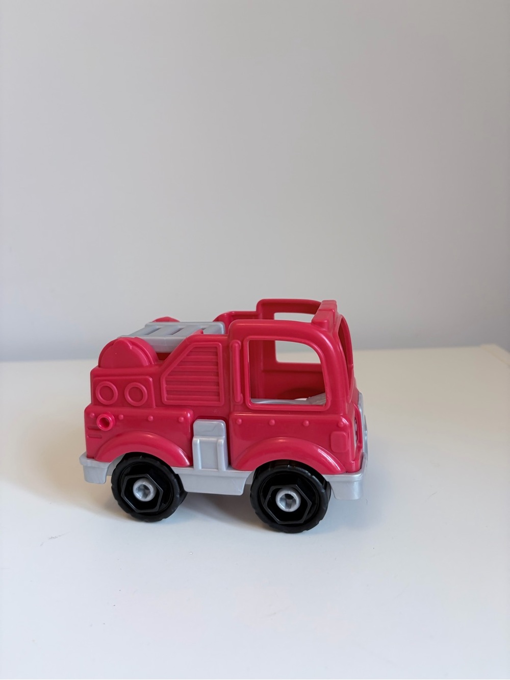 (3/$10) Fisher Price Little People Firetruck ONLY - Picture 4 of 4